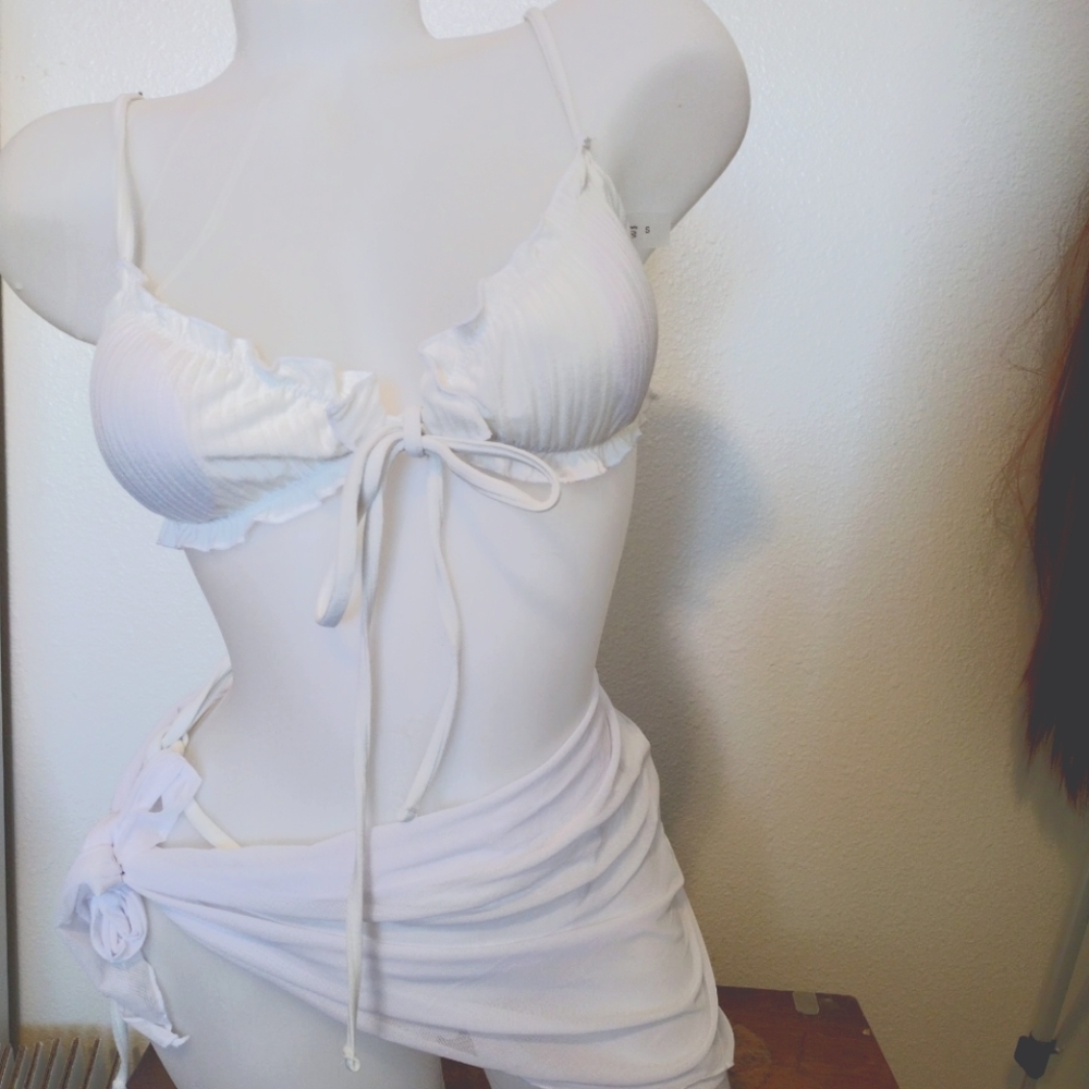Ladies Size Small Padded White 2 Piece Bikini w/Cover Up